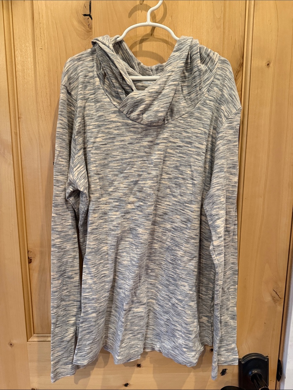 Columbia long sleeved hoodie. Size: XL